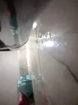 Snapshot of julywwrt chatting on March 5, 4:58 pm julywwrt online show from March 5, 4:58 pm