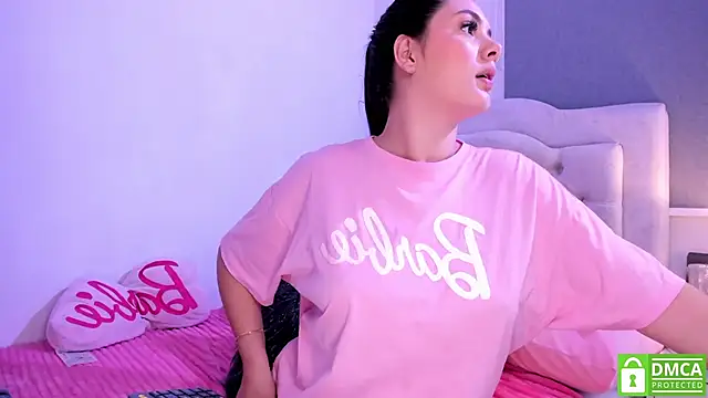 Snapshot of EmilyS__ chatting on January 24, 3:43 am EmilyS online show from January 24, 3:43 am