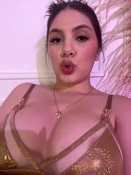 Snapshot of EmilyS__ chatting on February 25, 11:00 pm EmilyS online show from February 25, 11:00 pm