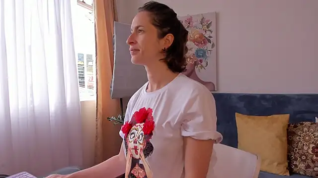 cuddlingbunny online show from March 23, 2:43 pm