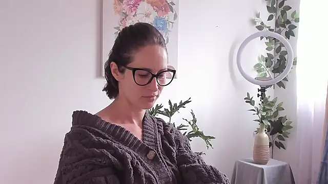 cuddlingbunny online show from March 30, 3:35 pm