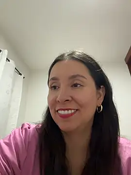 Snapshot of emely_sexx20 chatting on April 21, 12:34 am emely sexx20 online show from April 21, 12:34 am