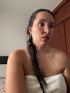Snapshot of emely_sexx20 chatting on May 17, 4:36 pm emely sexx20 online show from May 17, 4:36 pm