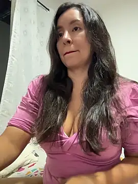 Snapshot of emely_sexx20 chatting on May 24, 12:37 am emely sexx20 online show from May 24, 12:37 am