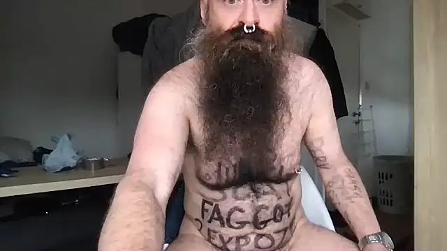 Snapshot of JunkieShitPig chatting on March 21, 3:24 pm JunkieShitPig online show from March 21, 3:24 pm