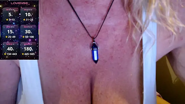 Snapshot of JennaDeluxe chatting on October 2, 4:36 pm JennaDeluxe online show from October 2, 4:36 pm