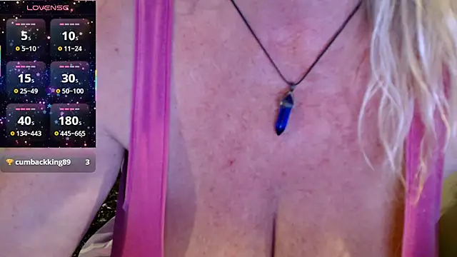 Snapshot of JennaDeluxe chatting on October 29, 7:15 pm JennaDeluxe online show from October 29, 7:15 pm