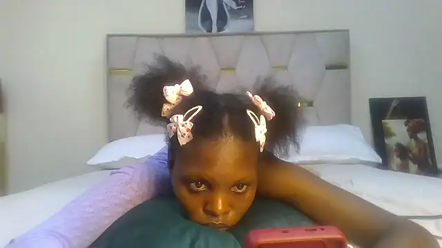 Snapshot of Fine_assie chatting on February 7, 9:04 pm Fine assie online show from February 7, 9:04 pm