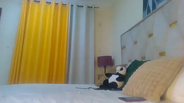 Snapshot of Fine_assie chatting on February 11, 10:50 pm Fine assie online show from February 11, 10:50 pm