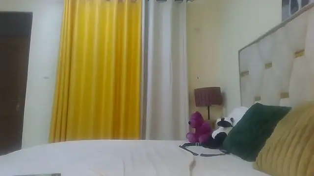 Snapshot of Fine_assie chatting on February 12, 7:24 pm Fine assie online show from February 12, 7:24 pm