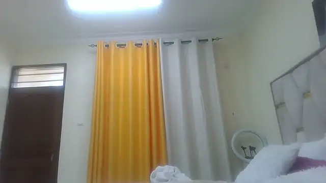 Snapshot of Fine_assie chatting on February 26, 2:57 pm Fine assie online show from February 26, 2:57 pm