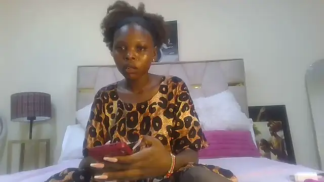Snapshot of Fine_assie chatting on February 28, 7:46 pm Fine assie online show from February 28, 7:46 pm