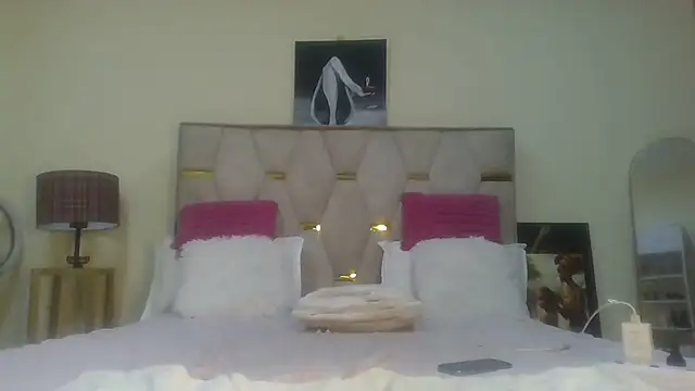 Snapshot of Fine_assie chatting on March 9, 2:54 pm Fine assie online show from March 9, 2:54 pm