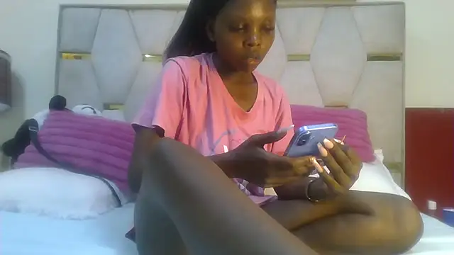 Snapshot of Fine_assie chatting on March 13, 7:06 pm Fine assie online show from March 13, 7:06 pm