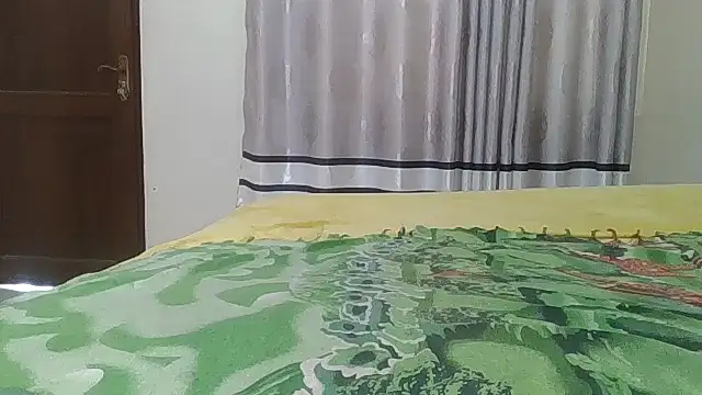 Snapshot of Fine_assie chatting on February 13, 8:21 am Fine assie online show from February 13, 8:21 am