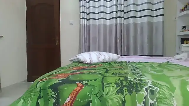 Snapshot of Fine_assie chatting on March 11, 3:07 pm Fine assie online show from March 11, 3:07 pm