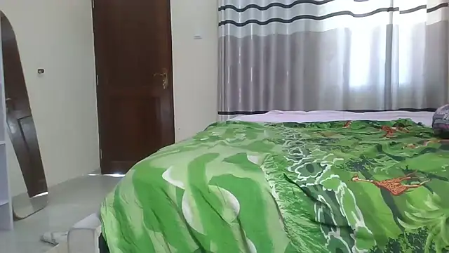 Snapshot of Fine_assie chatting on March 13, 1:40 pm Fine assie online show from March 13, 1:40 pm