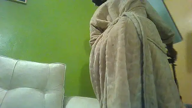 Snapshot of Fine_assie chatting on April 8, 3:01 pm Fine assie online show from April 8, 3:01 pm