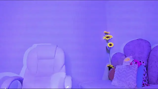 emma myers18 online show from February 12, 9:20 am