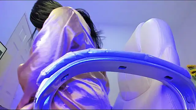 emma myers18 online show from February 18, 8:05 am