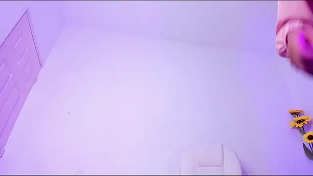 emma myers18 online show from February 21, 10:50 am