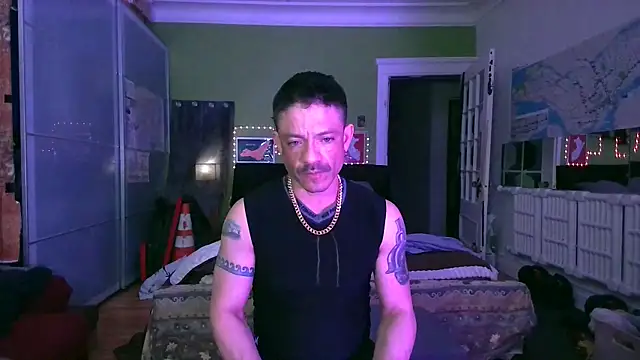 Snapshot of Tony_Torrente chatting on February 24, 11:03 pm Tony Torrente online show from February 24, 11:03 pm