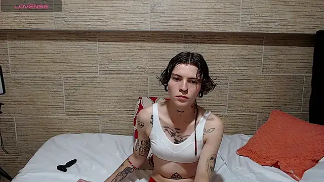 pretty cristal69 online show from February 8, 11:45 pm