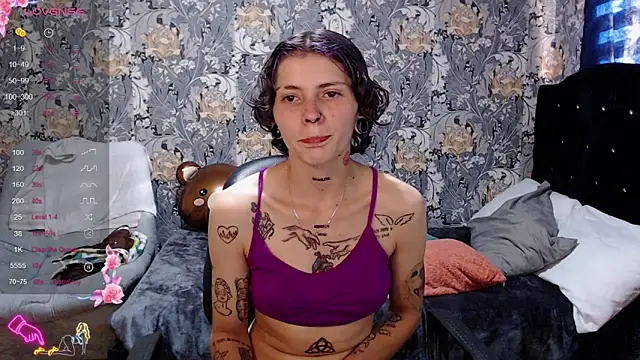 pretty cristal69 online show from May 4, 9:33 pm