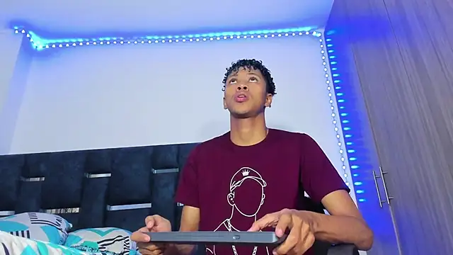 Snapshot of Lagosanthos chatting on February 11, 8:20 pm Lagosanthos online show from February 11, 8:20 pm