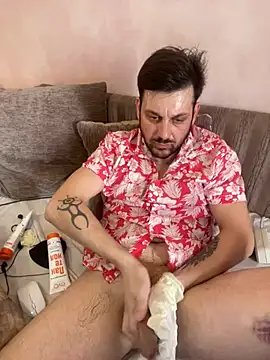 Snapshot of MaeltraJoy chatting on February 28, 4:54 am MaeltraJoy online show from February 28, 4:54 am