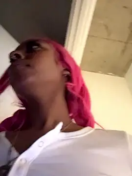 Your Paris online show from February 12, 4:40 am