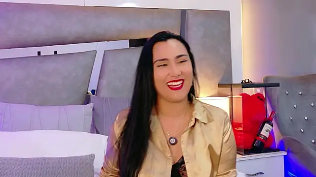 Evangeline Taylorr online show from November 11, 7:25 pm