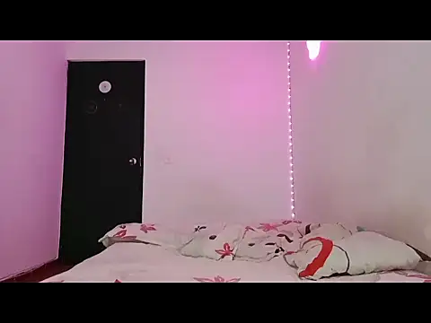 Snapshot of lucydreamm chatting on October 1, 1:11 am lucydreamm online show from October 1, 1:11 am