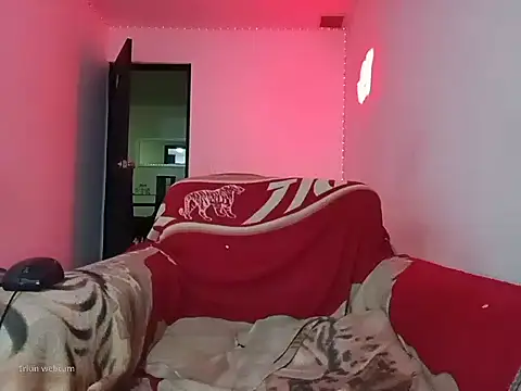 Snapshot of lucydreamm chatting on October 19, 12:55 am lucydreamm online show from October 19, 12:55 am