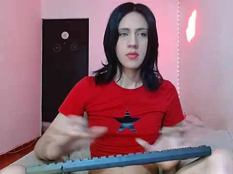 Snapshot of lucydreamm chatting on February 1, 9:13 pm lucydreamm online show from February 1, 9:13 pm