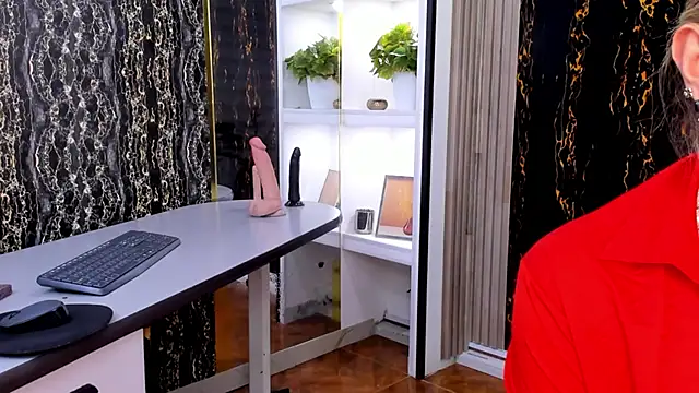 MissEscarleth online show from January 14, 7:48 am