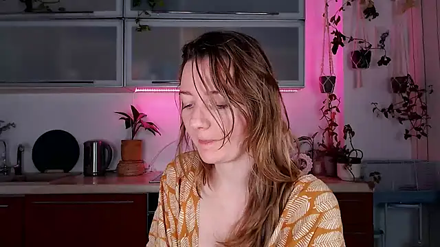 Elly Helly online show from December 7, 8:38 pm