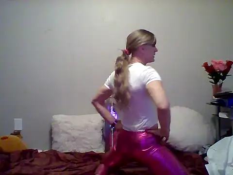 Snapshot of JessicaFitney chatting on January 25, 2:04 am JessicaFitney online show from January 25, 2:04 am