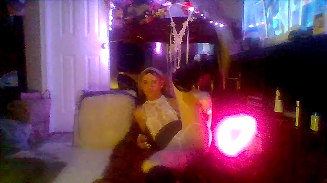 Snapshot of JessicaFitney chatting on September 28, 4:29 am JessicaFitney online show from September 28, 4:29 am