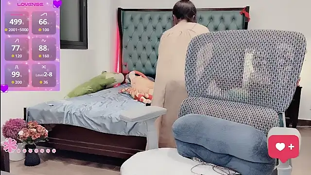 Berrysweet 68 online show from April 3, 2:26 pm