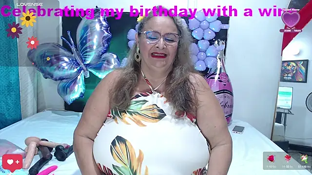 Snapshot of BBW_salome chatting on February 10, 8:53 pm BBW salome online show from February 10, 8:53 pm