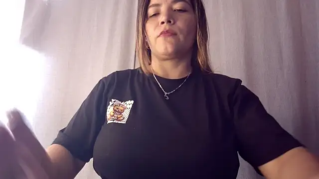 Snapshot of tara_rios chatting on April 4, 3:53 pm tara rios online show from April 4, 3:53 pm