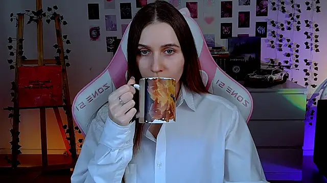 Snapshot of AliceCharmy chatting on September 18, 4:42 pm AliceCharmy online show from September 18, 4:42 pm