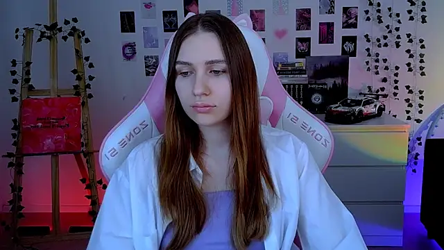 Snapshot of AliceCharmy chatting on October 11, 6:23 am AliceCharmy online show from October 11, 6:23 am