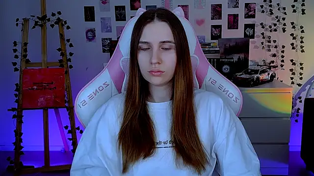 Snapshot of AliceCharmy chatting on October 18, 5:32 am AliceCharmy online show from October 18, 5:32 am