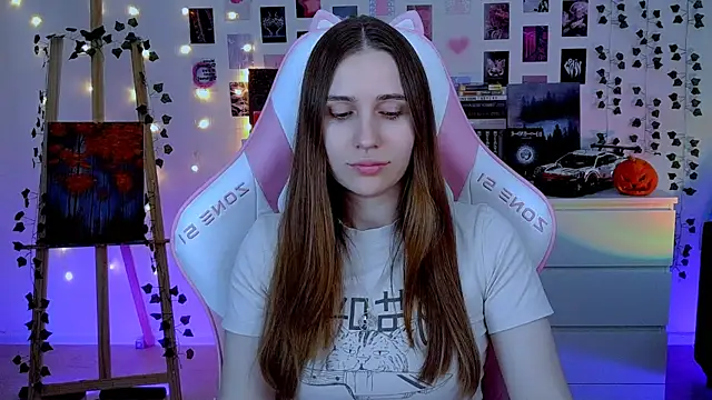 Snapshot of AliceCharmy chatting on October 23, 5:29 am AliceCharmy online show from October 23, 5:29 am