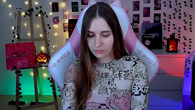 Snapshot of AliceCharmy chatting on October 24, 5:48 am AliceCharmy online show from October 24, 5:48 am