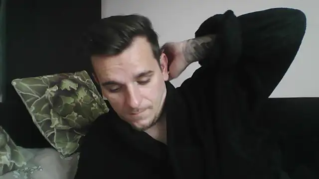 Snapshot of Huge_cock22cm chatting on January 18, 11:32 am Huge cock22cm online show from January 18, 11:32 am