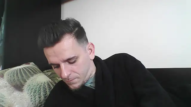 Snapshot of Huge_cock22cm chatting on January 28, 8:47 am Huge cock22cm online show from January 28, 8:47 am