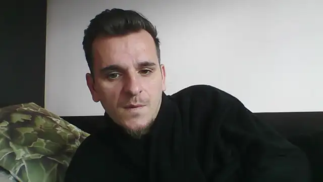 Snapshot of Huge_cock22cm chatting on February 17, 11:44 am Huge cock22cm online show from February 17, 11:44 am